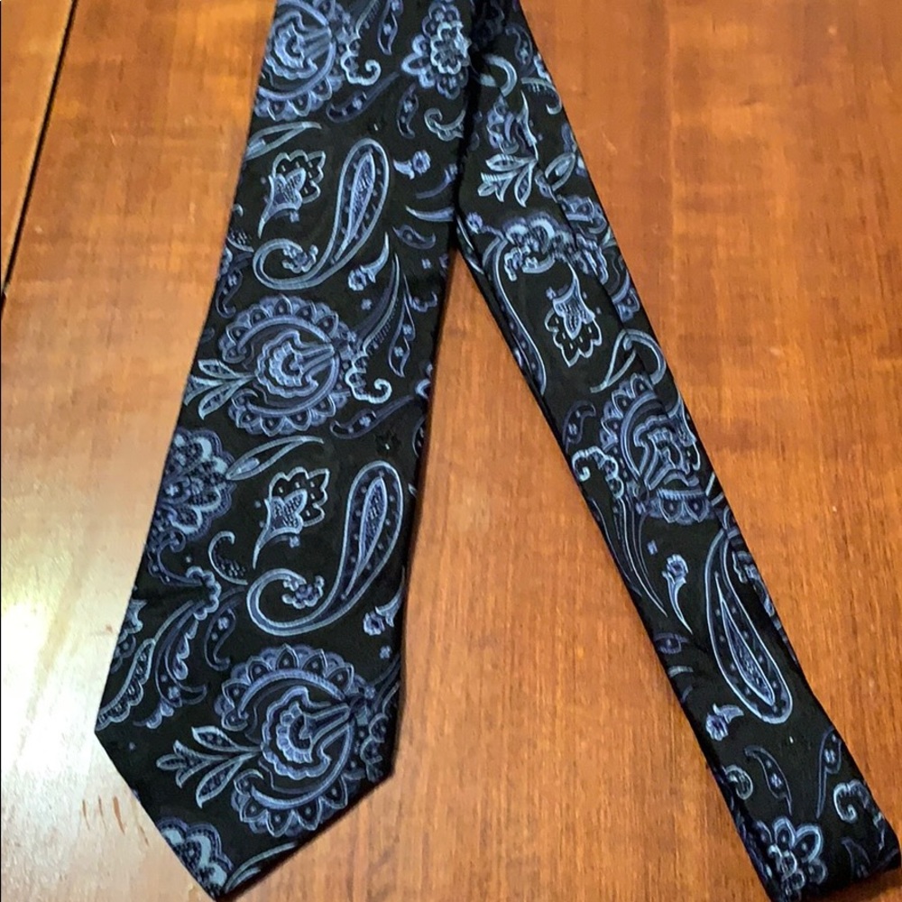 NWOT black/blue jacquard Ike Behar silk tie